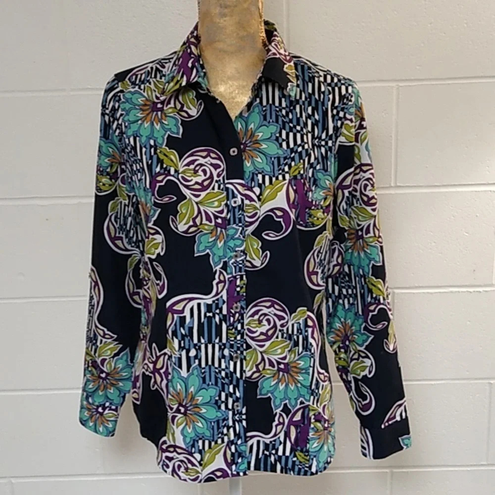 JACQUALINE SOXAUER NO IRON 100% COTTON, PRINT, ROLL TAB SLEEVE, BUTTON UP BLOUSE
